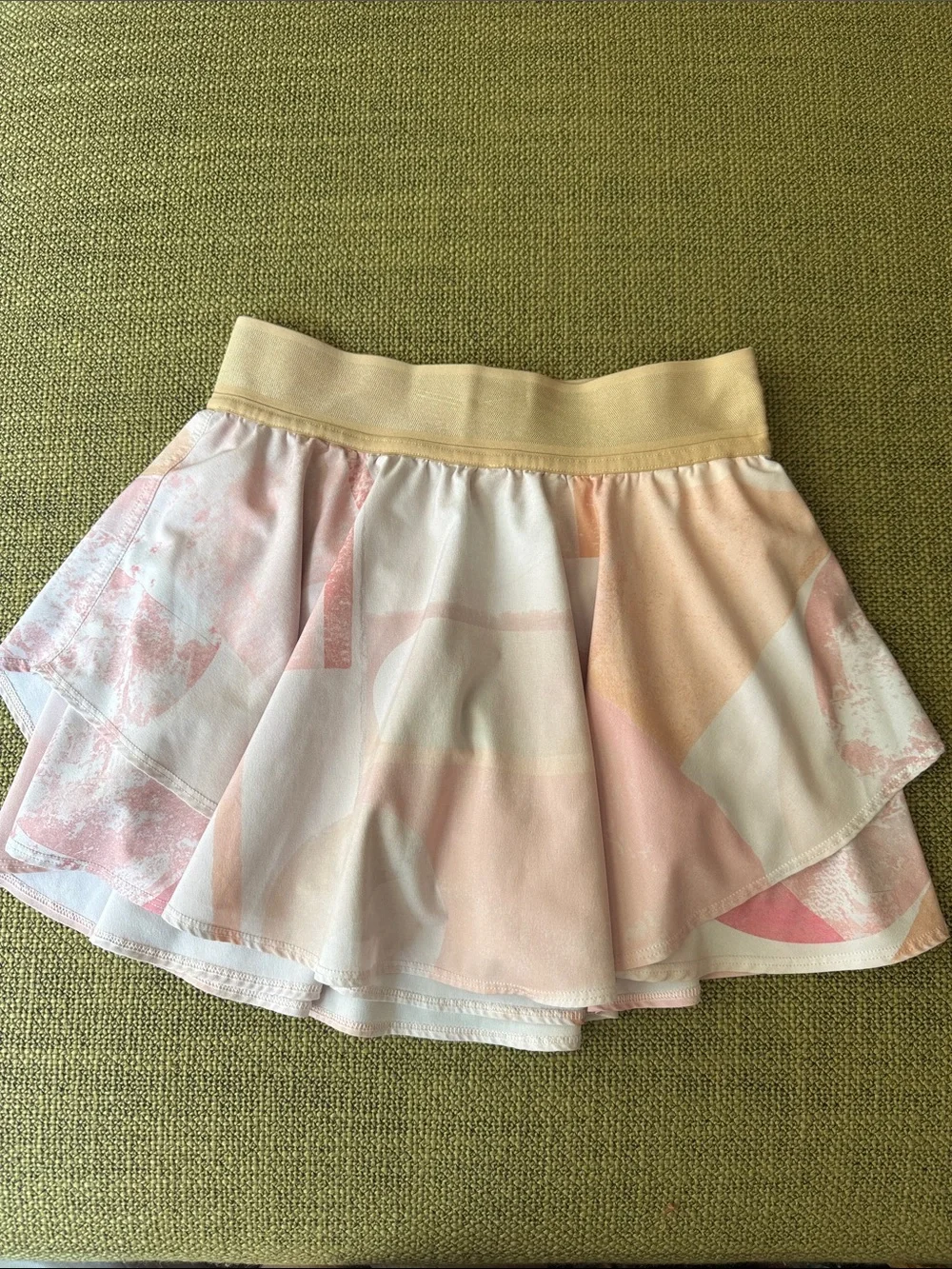 Lululemon Court Rival HR Skirt Luxtreme Size 4 Garrogeo Mult Print GGLM